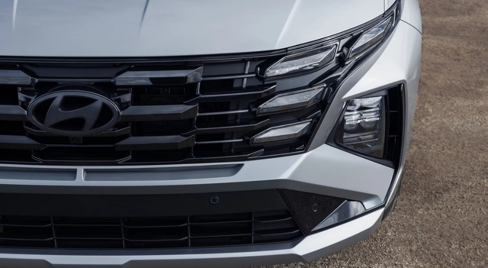 A close-up shows the front end of a silver 2025 Hyundai Tucson PHEV Limited.