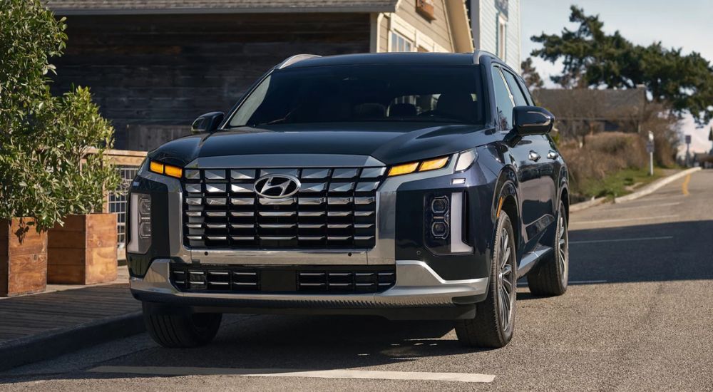The front of a black 2025 Hyundai Palisade, a Hyundai for sale near Kenosha.