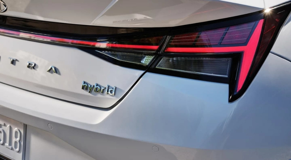 Passenger side taillight on a white 2021 Hyundai Elantra Hybrid.