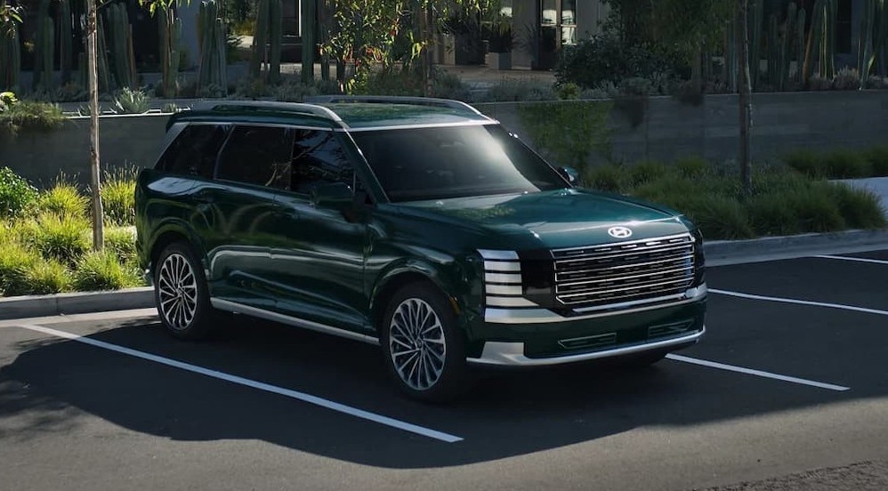 A green 2026 Hyundai Palisade parked on a parking spot.