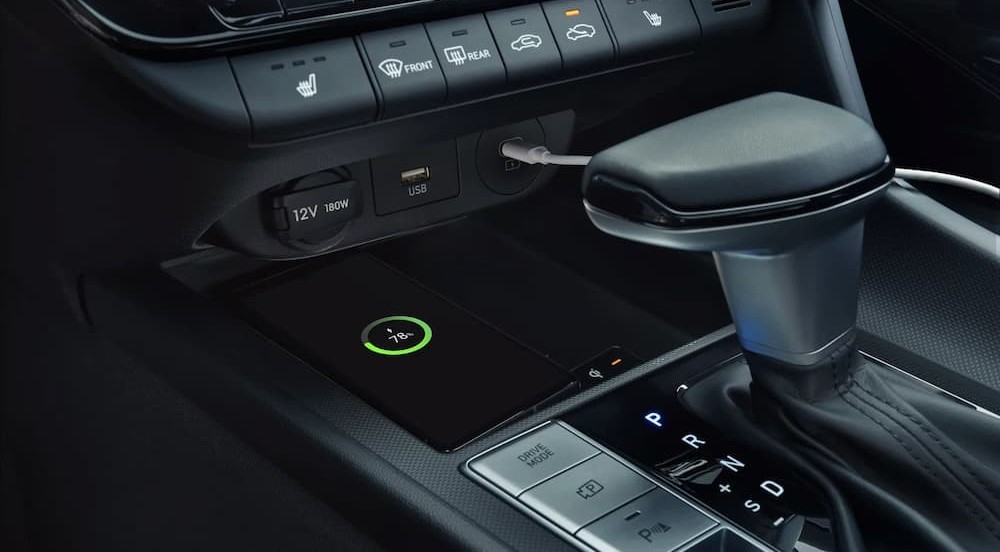 Cellphone charging in a 2026 Hyundai Elantra for sale near Libertyville.