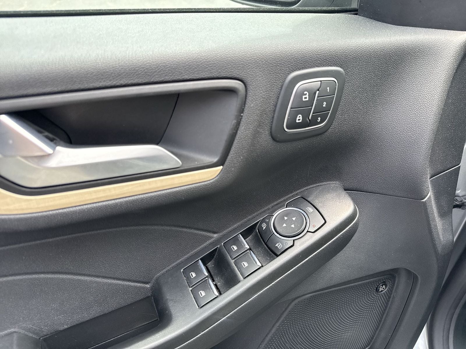 2022 Ford Escape Hybrid Titanium