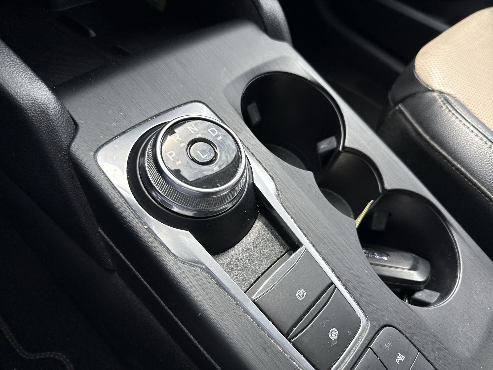 2022 Ford Escape Hybrid Titanium