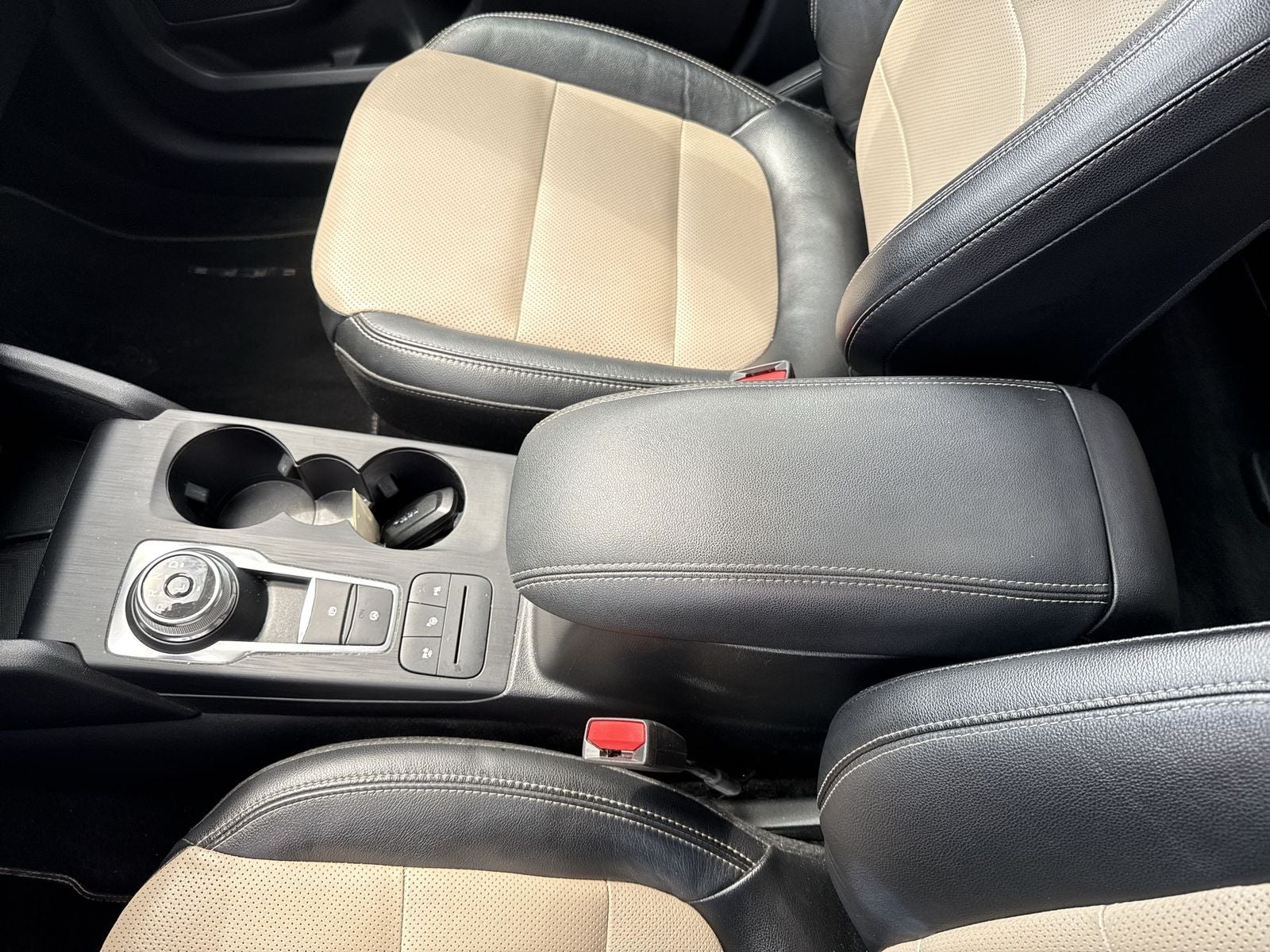 2022 Ford Escape Hybrid Titanium