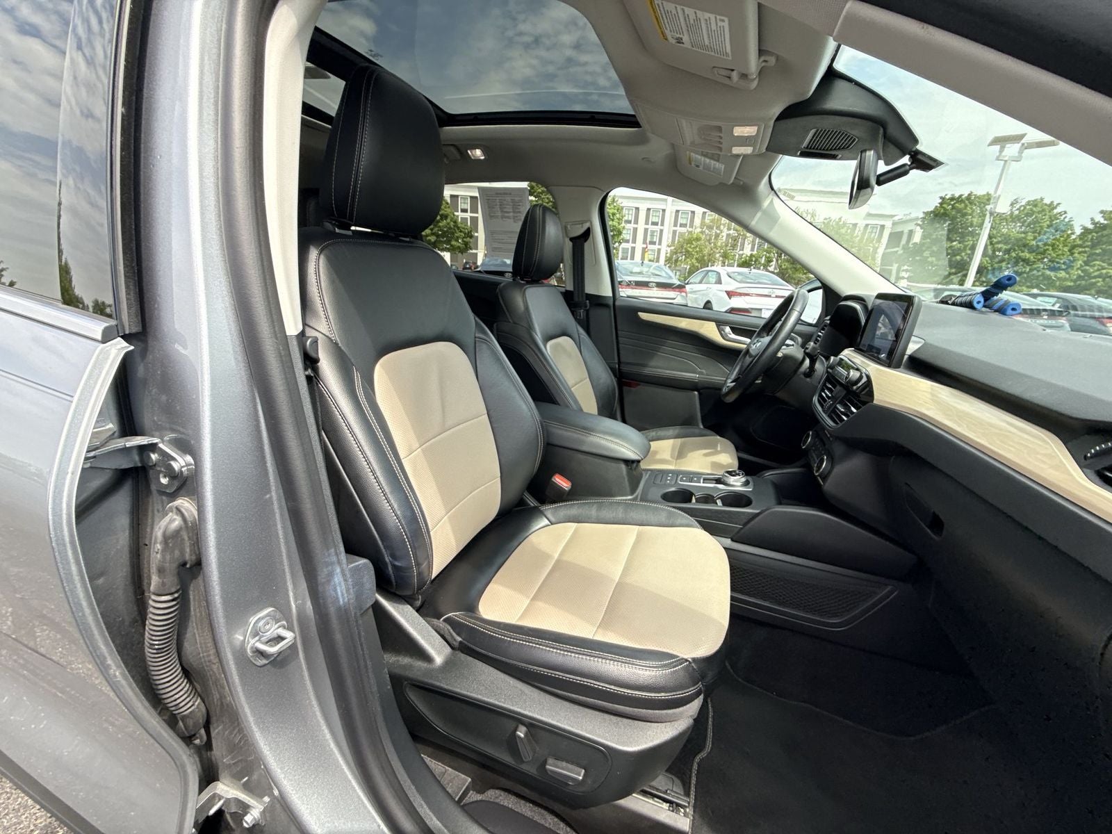 2022 Ford Escape Hybrid Titanium