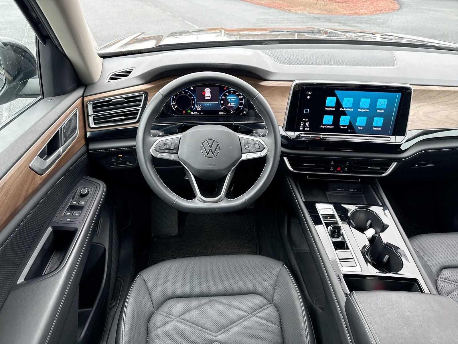 2024 Volkswagen Atlas 2.0T SE w/Technology