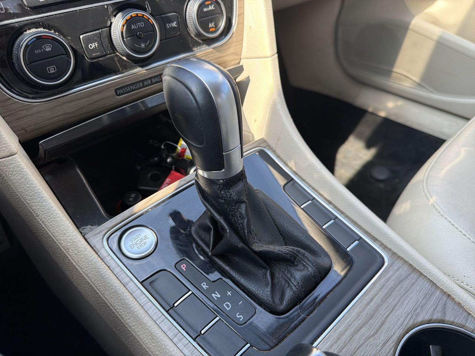 2016 Volkswagen Passat SEL