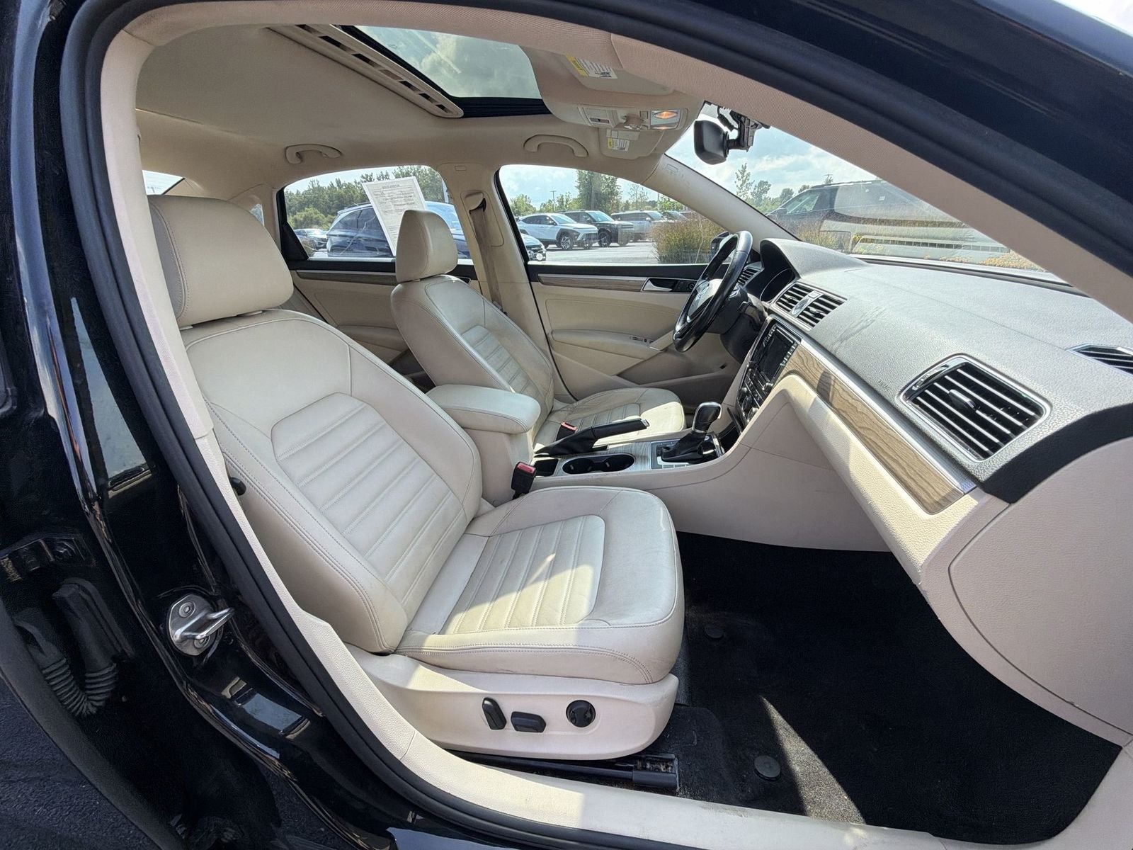 2016 Volkswagen Passat SEL