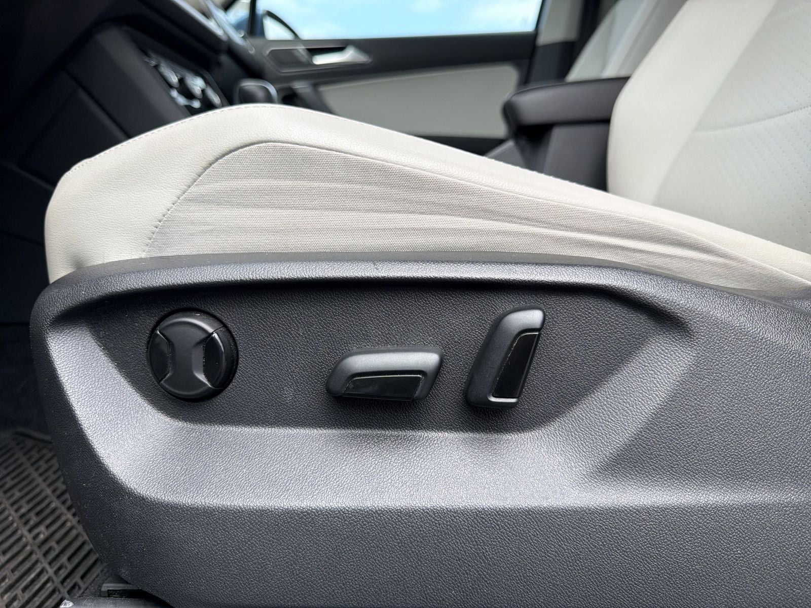 2018 Volkswagen Tiguan 2.0T SEL 4Motion