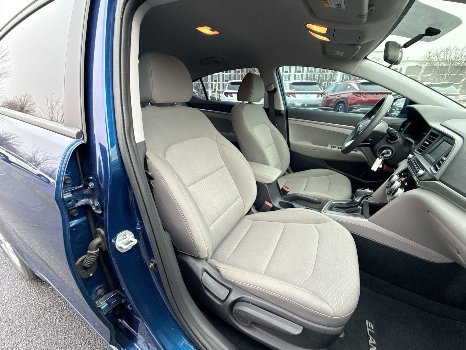 2019 Hyundai ELANTRA SE