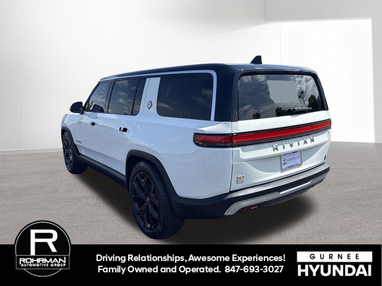 2023 Rivian R1S Adventure