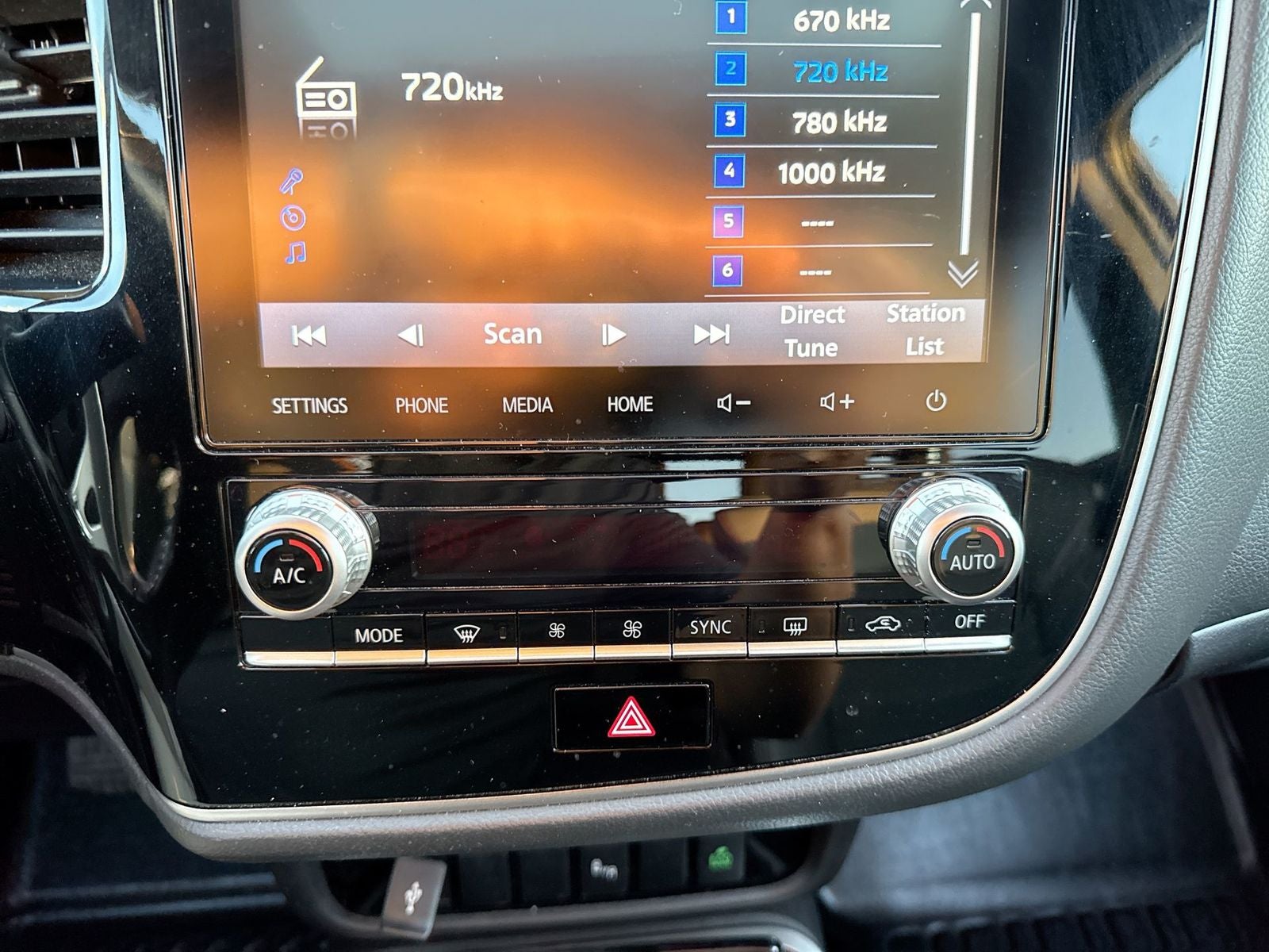 2022 Mitsubishi Outlander PHEV LE