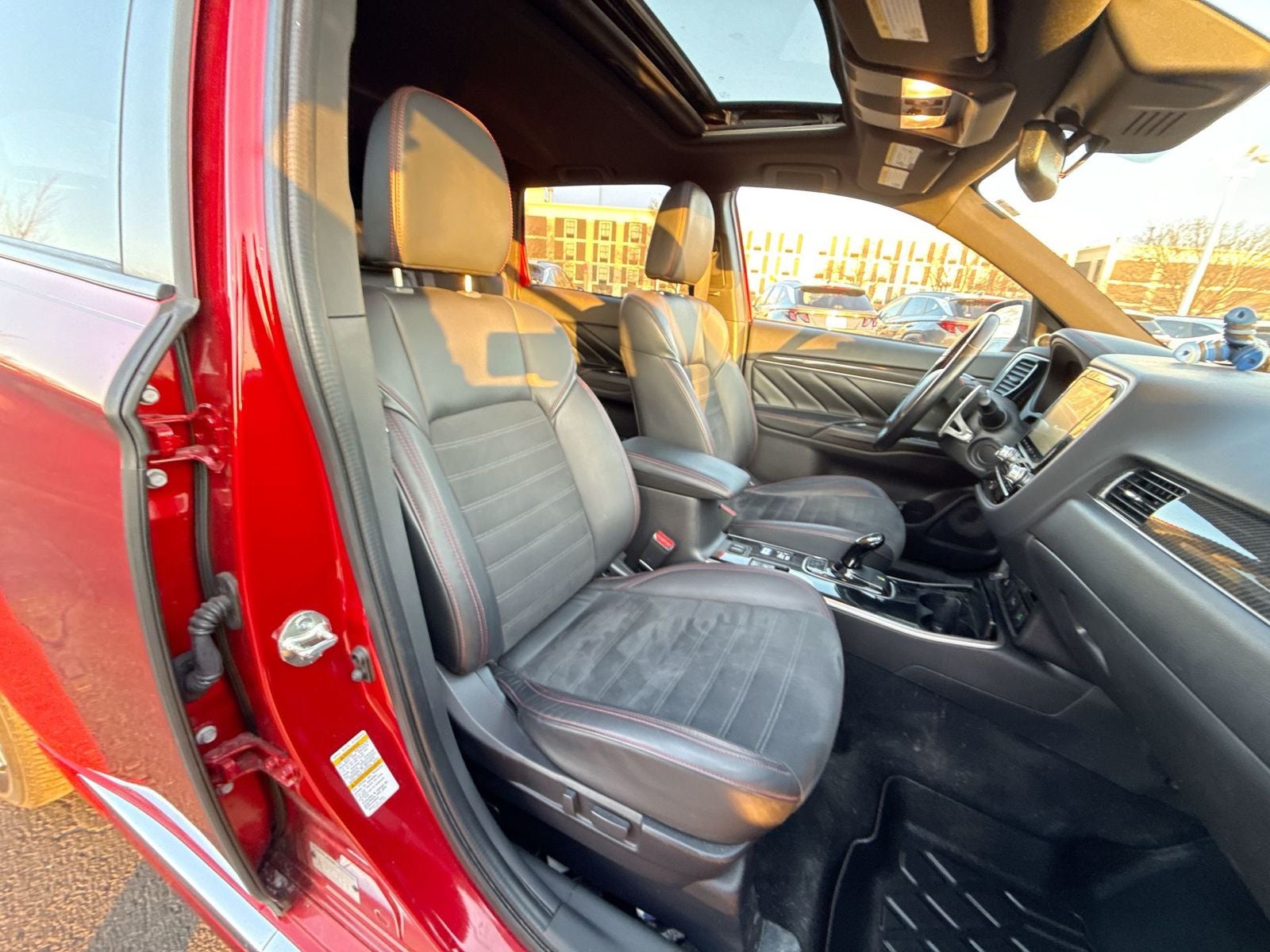 2022 Mitsubishi Outlander PHEV LE