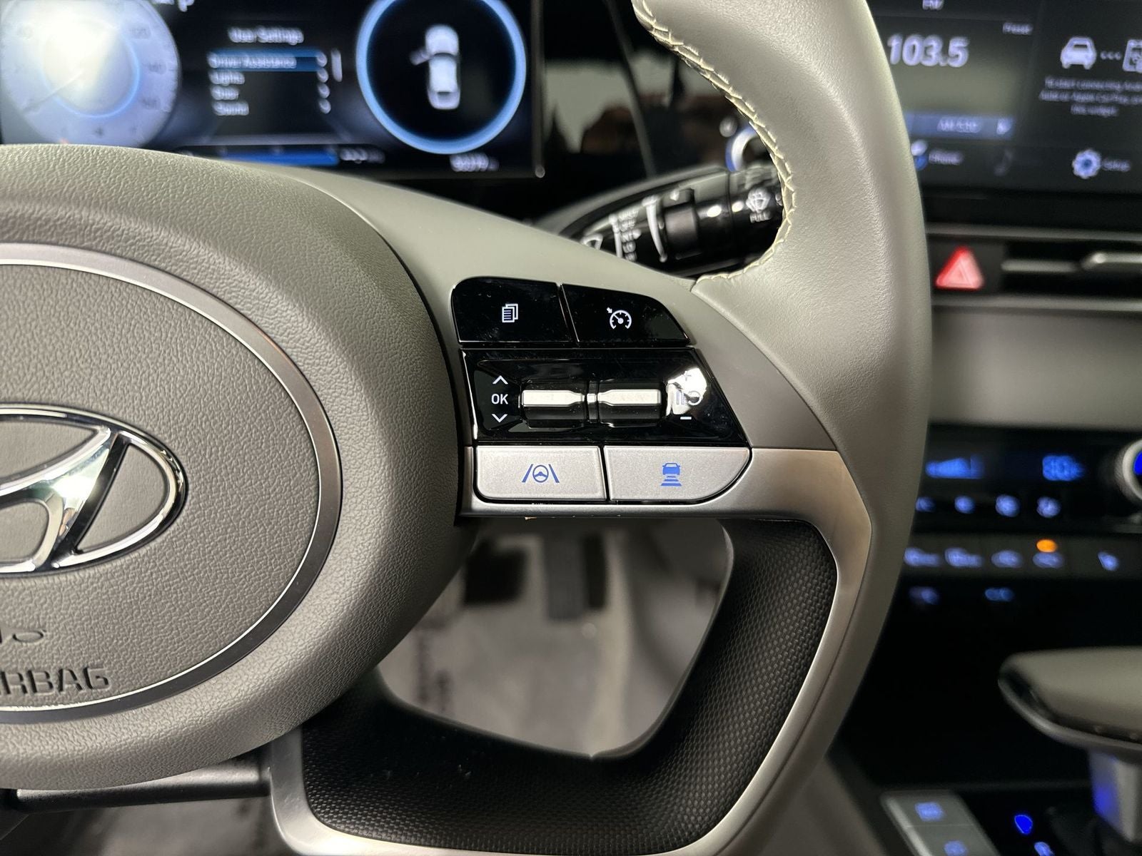 2022 Hyundai ELANTRA SEL Premium