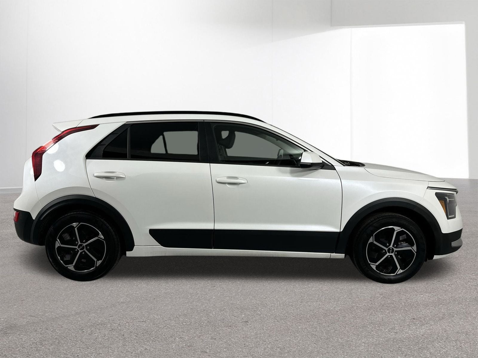 2023 Kia Niro LX