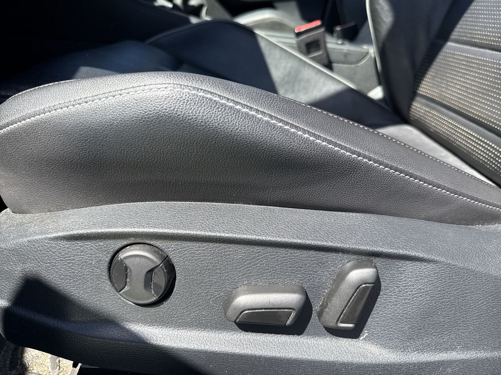 2019 Volkswagen Golf R DCC & Navigation 4Motion