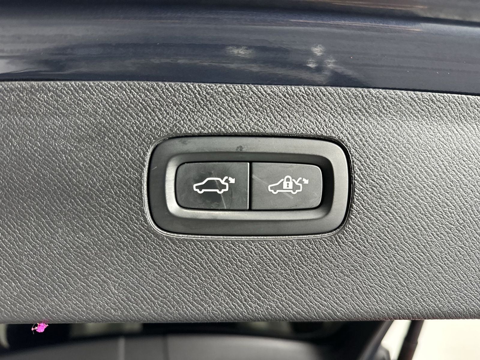 2021 Volvo XC90 Recharge Plug-In Hybrid T8 Inscription Expression 7 Passenger