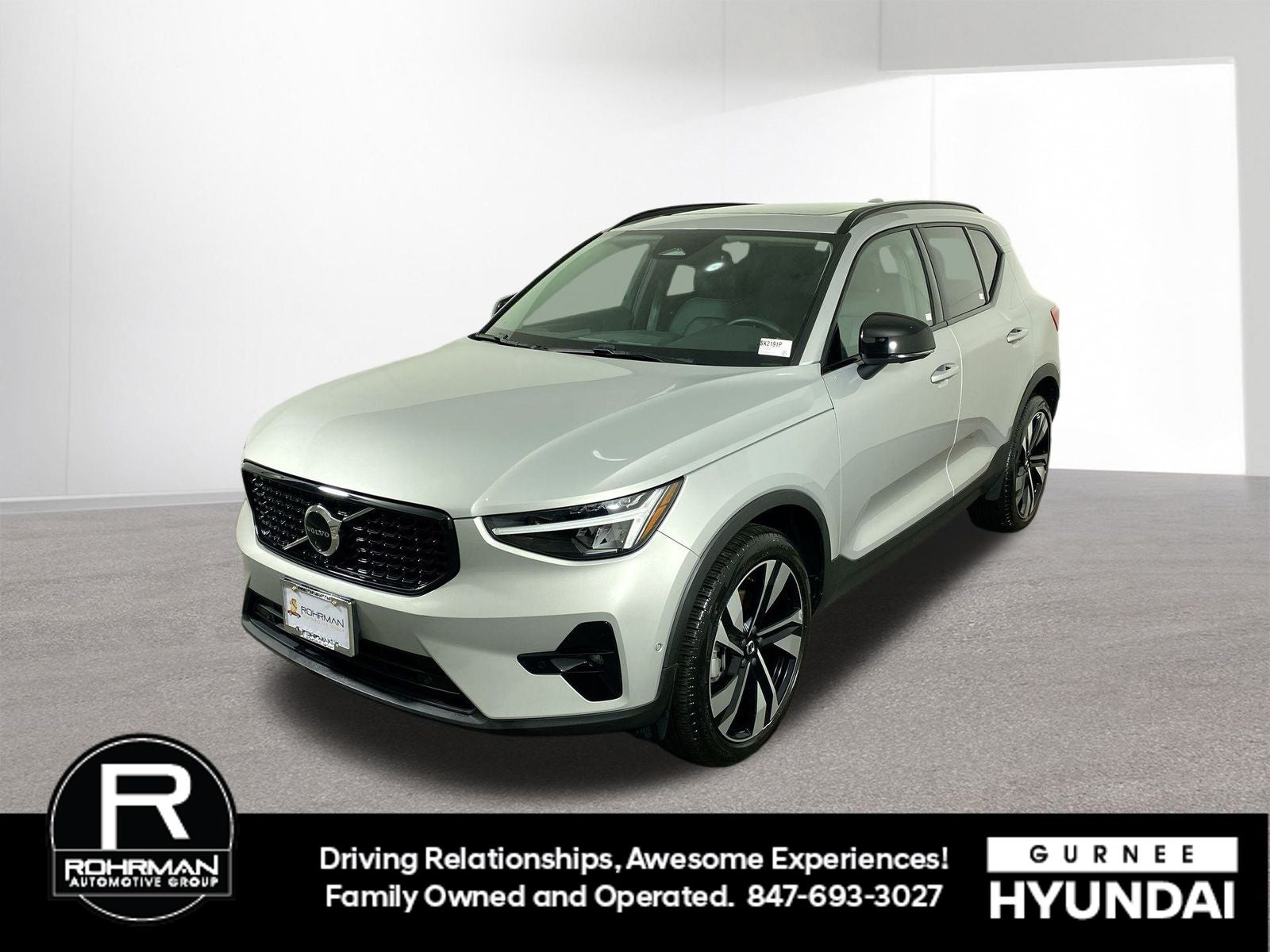 2025 Volvo XC40 B5 Plus Dark Theme