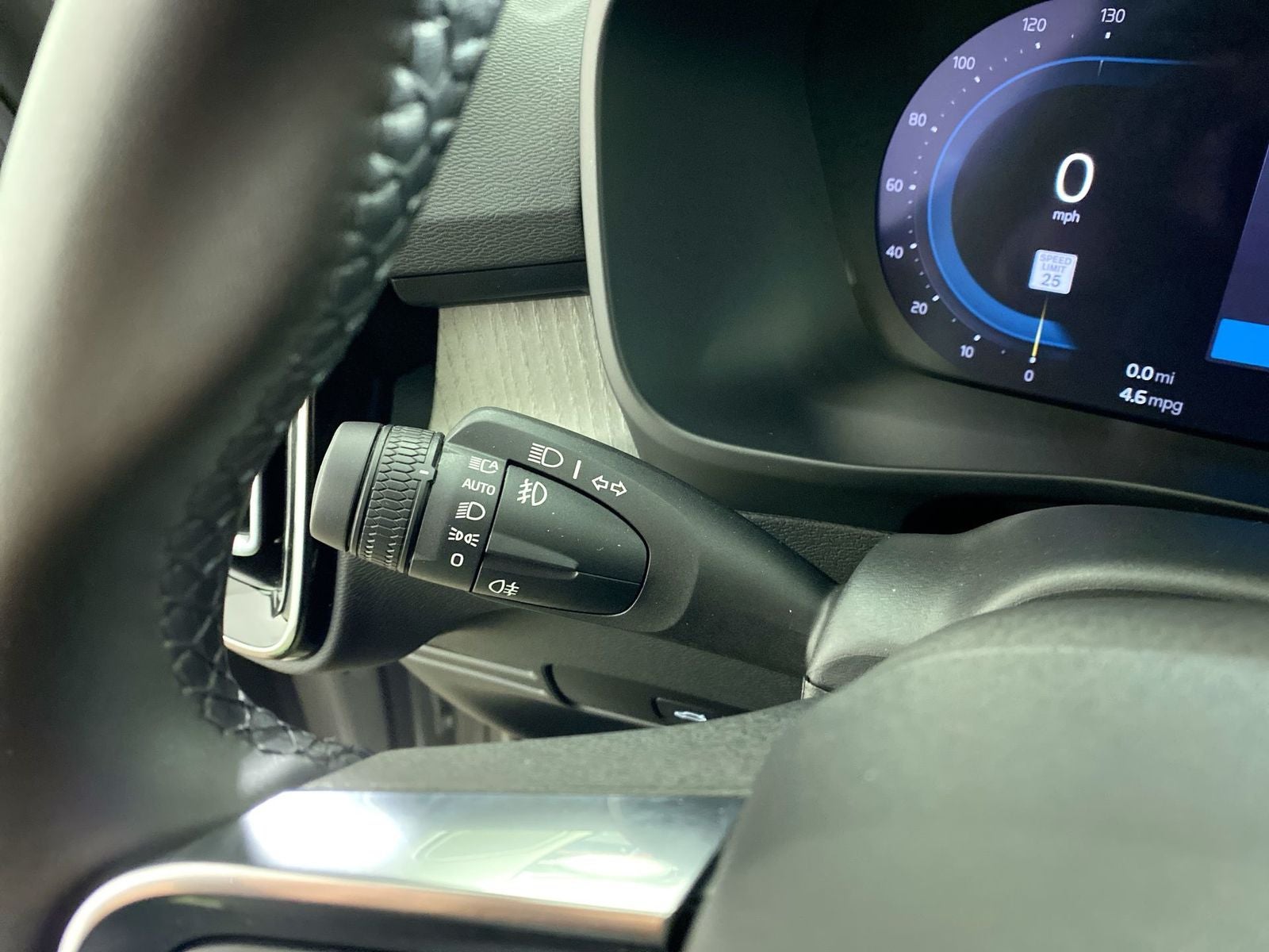 2025 Volvo XC40 B5 Plus Dark Theme