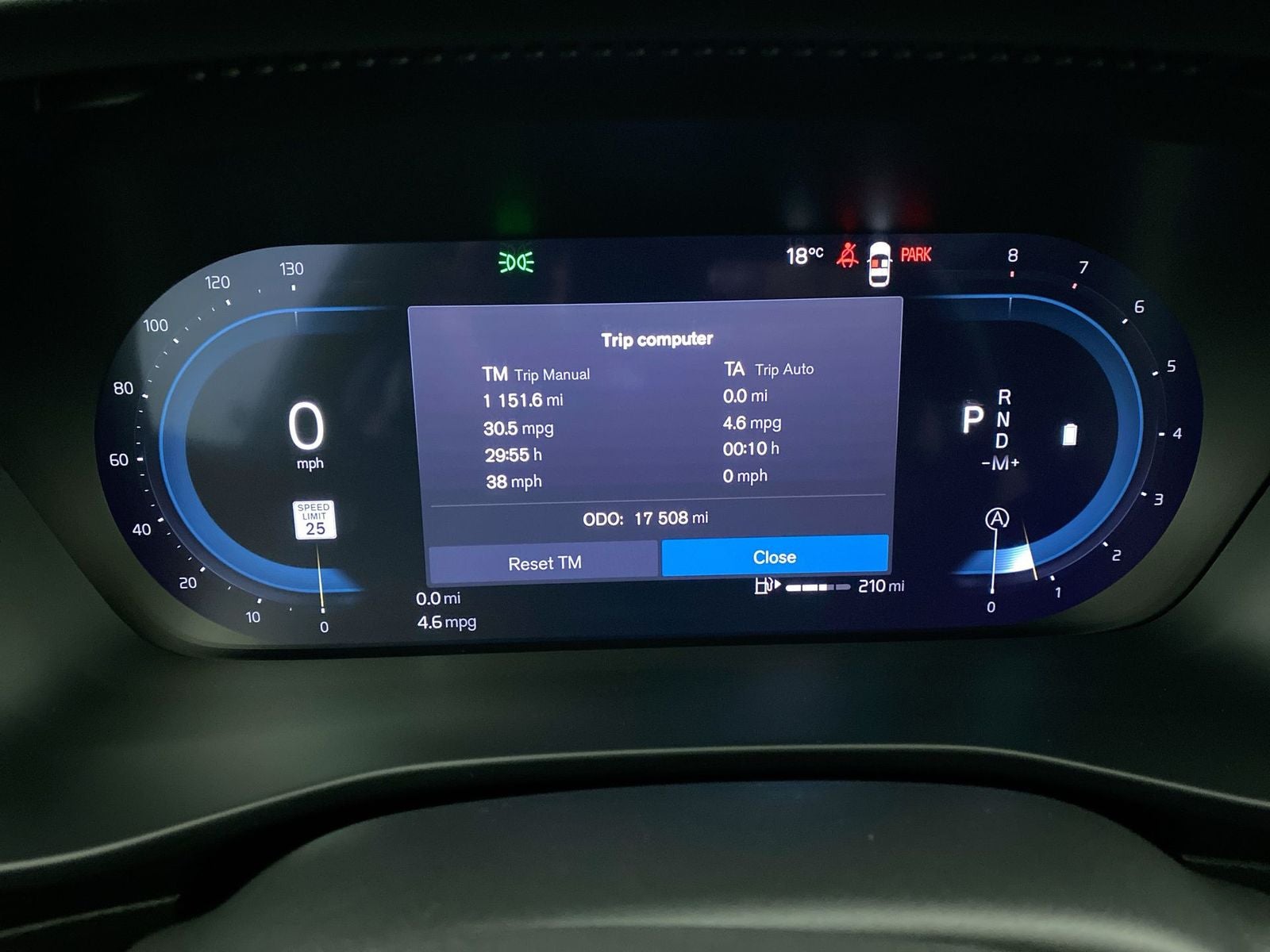 2025 Volvo XC40 B5 Plus Dark Theme