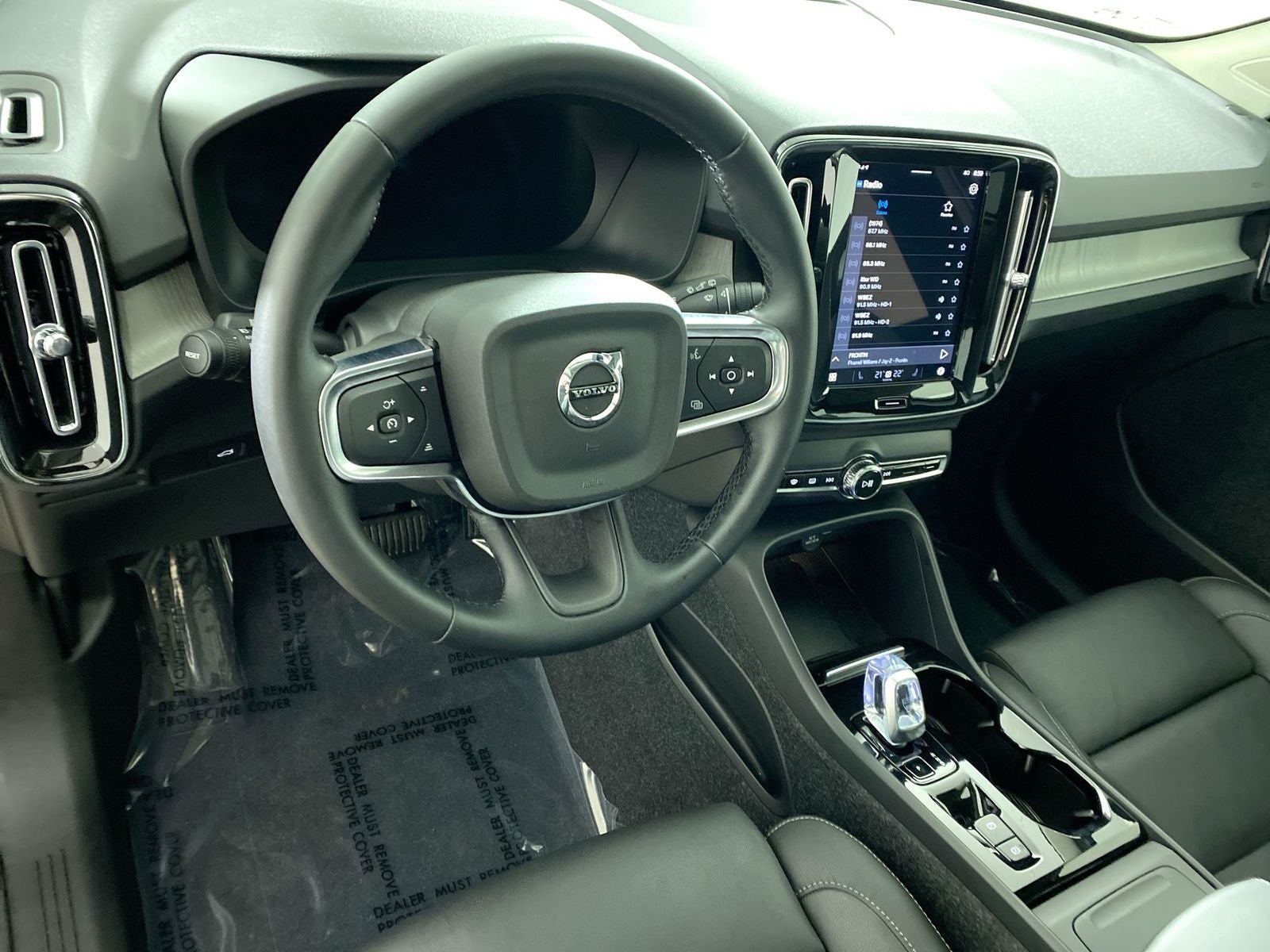 2025 Volvo XC40 B5 Plus Dark Theme