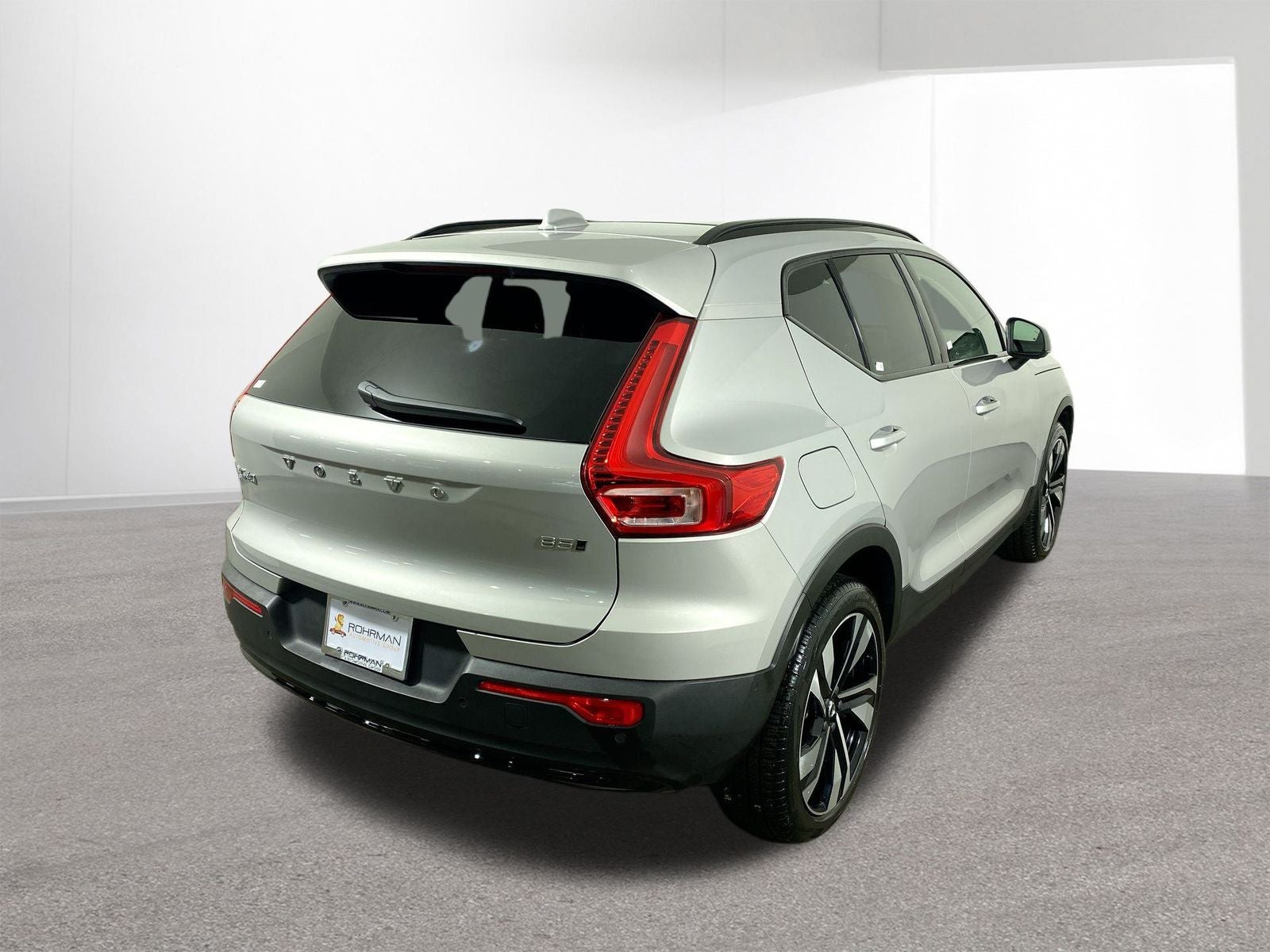 2025 Volvo XC40 B5 Plus Dark Theme
