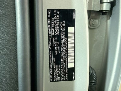 2025 Volvo XC40 B5 Plus Dark Theme